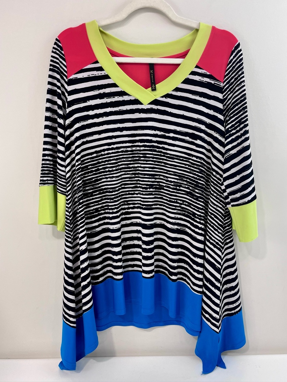 IC by Connie K top Size Medium